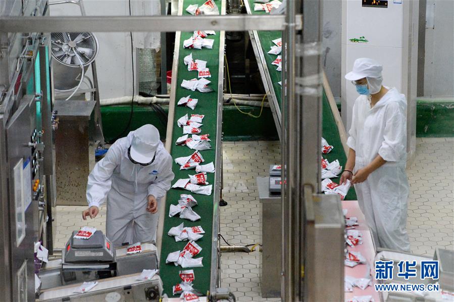 (图文互动)(1)乌鲁木齐:实施“哺育工程” 23万余学龄前儿童免费喝牛奶