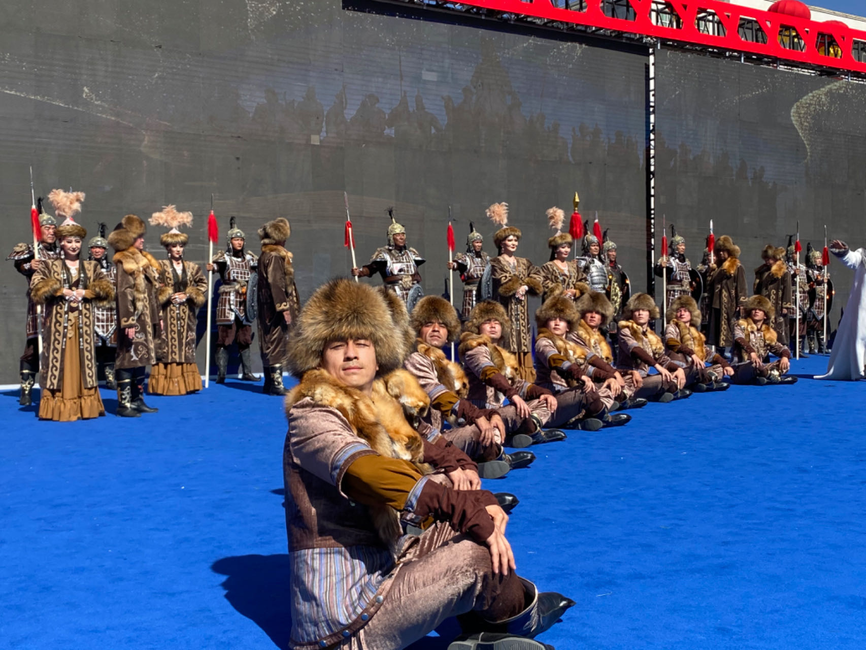 开幕式上的文艺表演。人民网 李龙摄