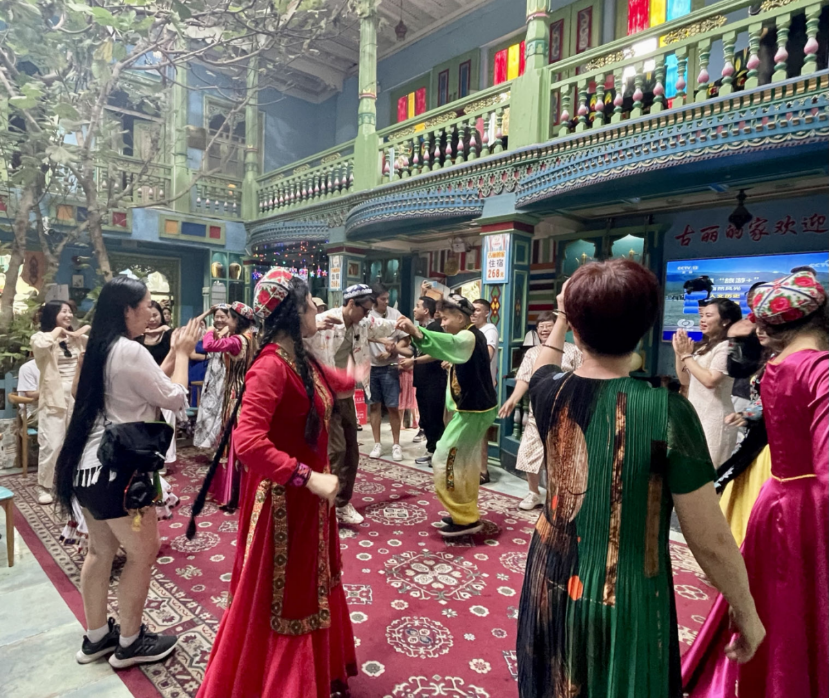 听传奇故事逛热闹古城 外国网红沉浸式感受喀什 听传奇故事逛热闹古城 外国网红沉浸式感受喀什_fororder_图片9