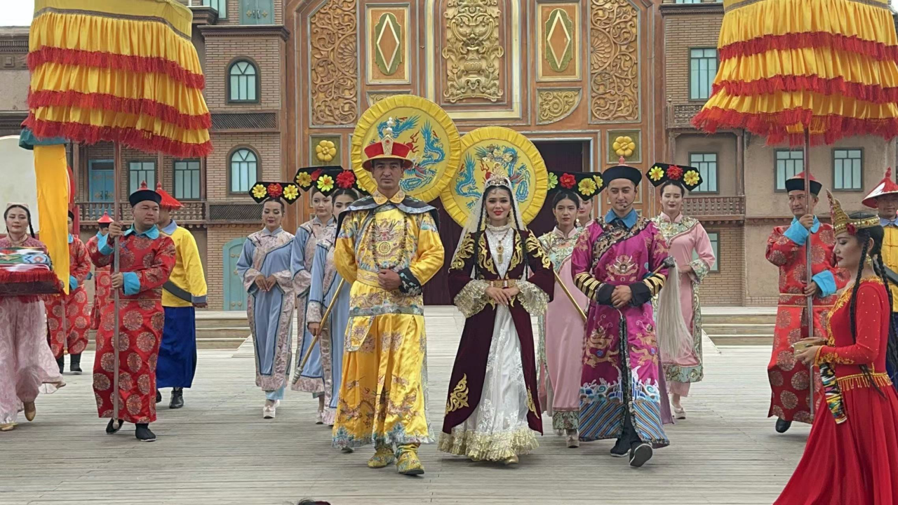 【2023打卡中国】在喀什古城 外国网红醉心于香妃传奇故事与古城民族风情(组图) 【2023打卡中国】在喀什古城 外国网红醉心于香妃传奇故事与古城民族风情(组图)_fororder_图片10