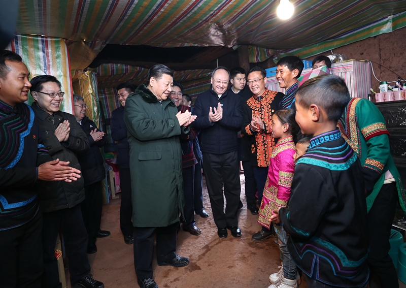 2018年2月11日,习近平来到大凉山腹地走访贫困户。