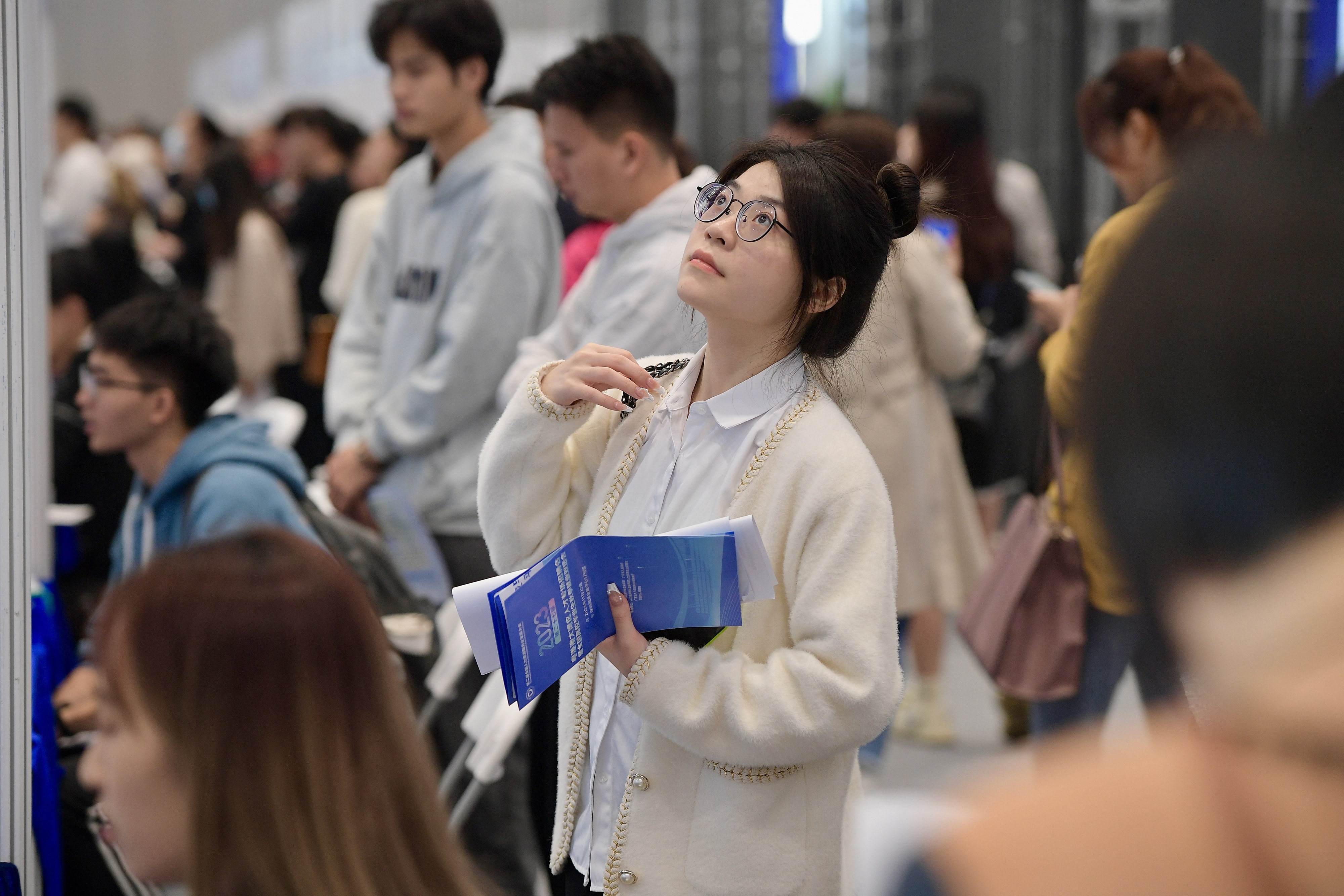 2023年11月22日,2023年粤港澳大湾区人才专场招聘会暨第27届全国高校毕业生秋季就业双选会在深圳国际会展中心举办。