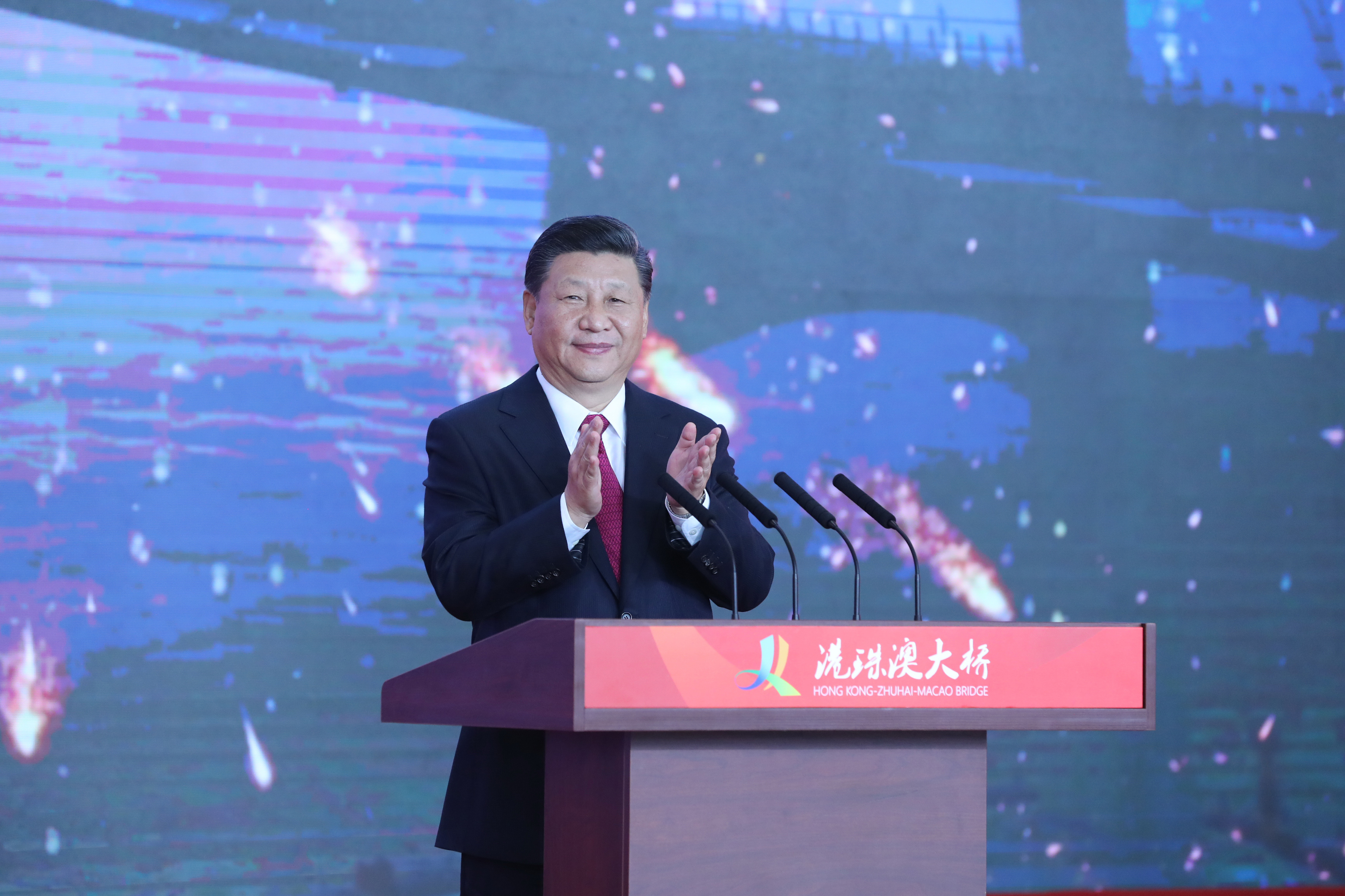 2018年10月23日,习近平总书记出席港珠澳大桥开通仪式并宣布大桥正式开通。