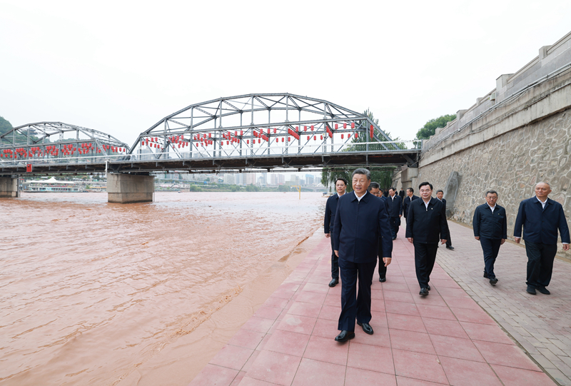 2024年9月11日,习近平总书记在黄河兰州中山桥段考察。