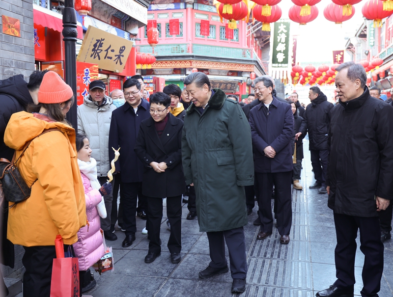 2024年2月1日,习近平总书记在天津古文化街考察。