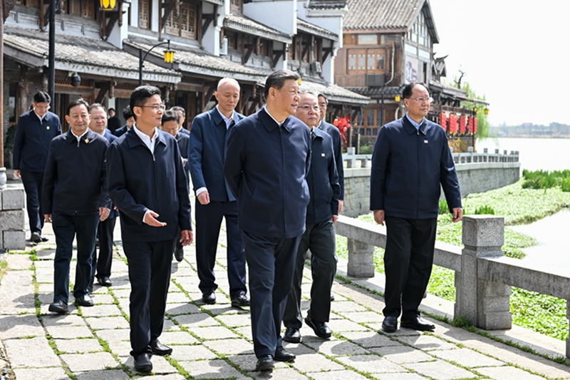 2024年3月19日,习近平总书记在湖南常德河街考察。
