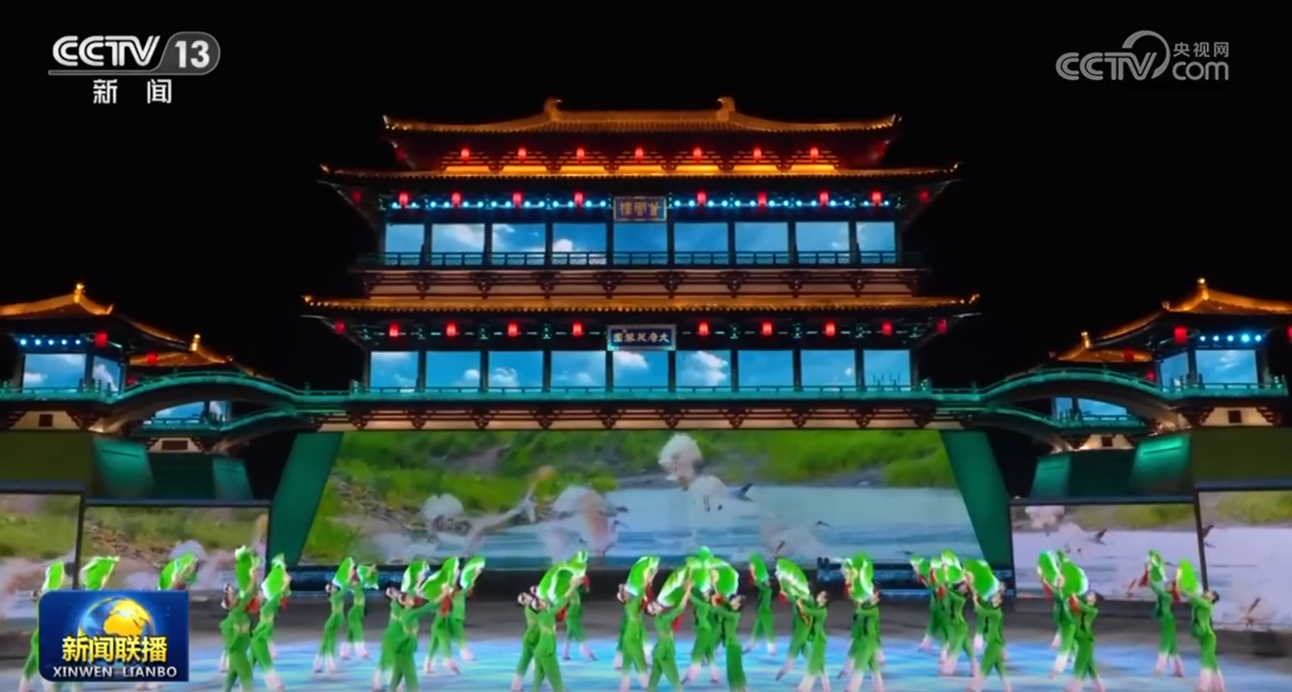 中国同中亚国家人民文化艺术年暨中国-中亚青年艺术节开幕式演出于2023年5月18日晚在陕西省西安市大唐芙蓉园举行。(视频截图)