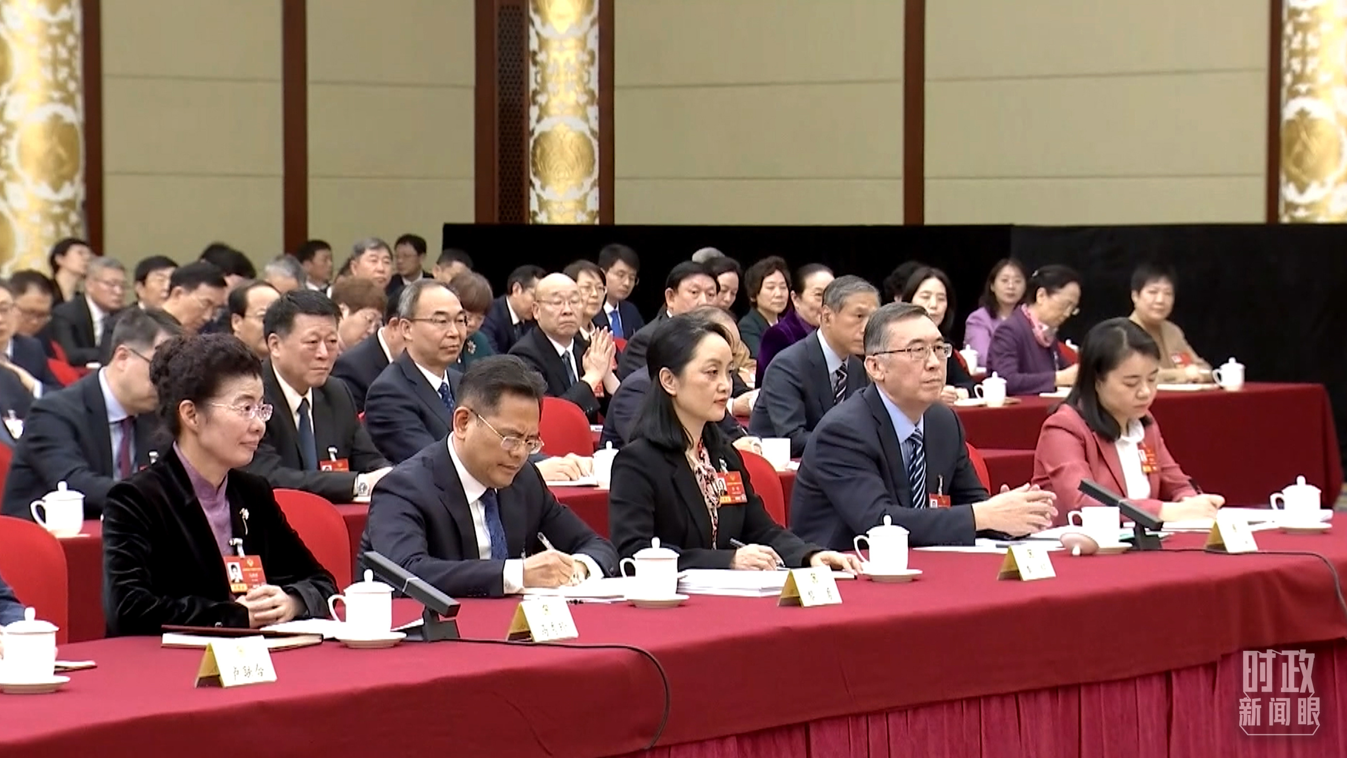 △3月6日,政协联组会现场。