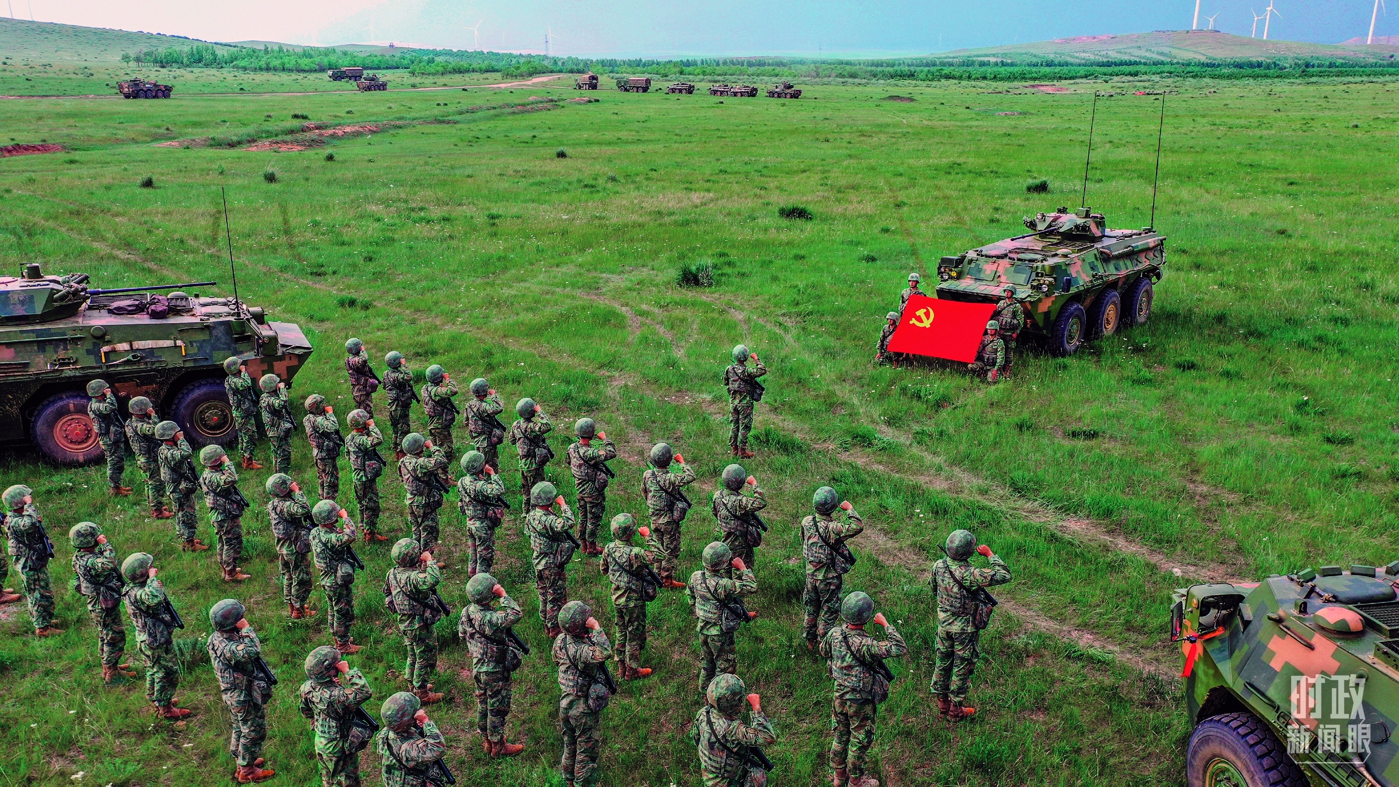 △2025年7月1日,“刘老庄连”组织党员重温入党誓词。(解放军画报谢沅鑫拍摄)