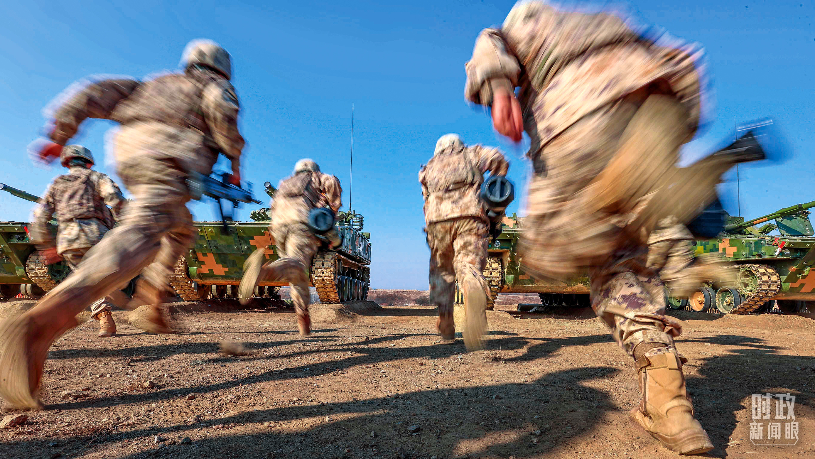 △陆军第71集团军某旅官兵奔赴战位,开展实战化训练。(解放军画报黄振宇拍摄)