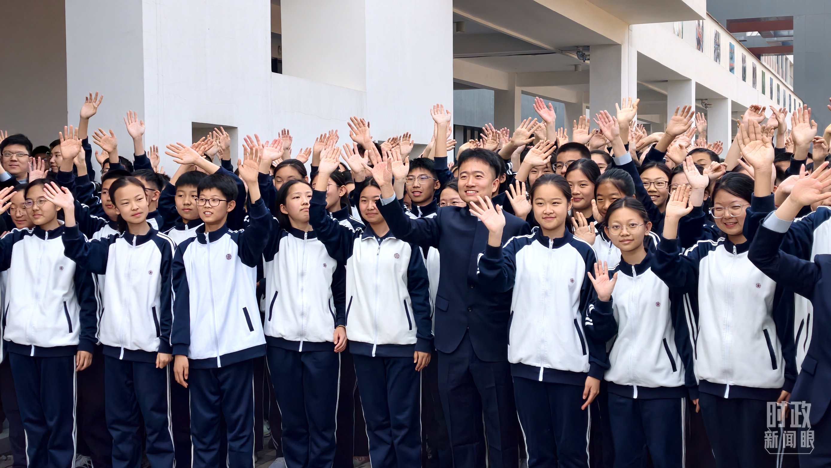 △北京四中雄安校区的师生。（总台央视记者郁振一拍摄）