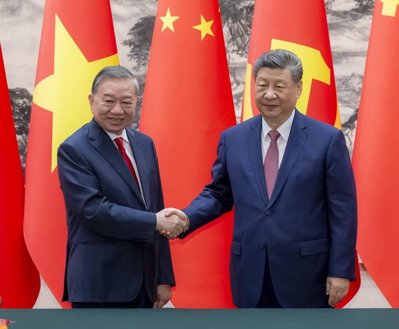 △2026年4月15日，中共中央总书记、国家主席习近平在北京人民大会堂同来华进行国事访问的越共中央总书记、国家主席苏林举行会谈。