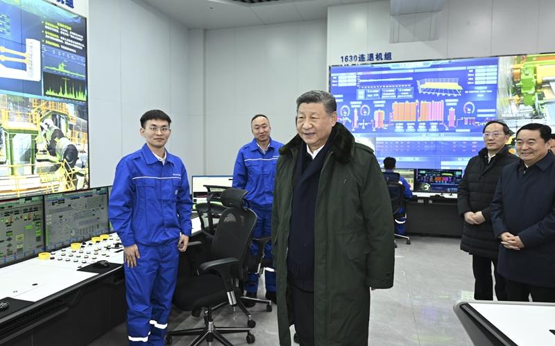 △2025年1月23日,习近平总书记在辽宁本钢板材冷轧总厂第三冷轧厂集控中心考察。