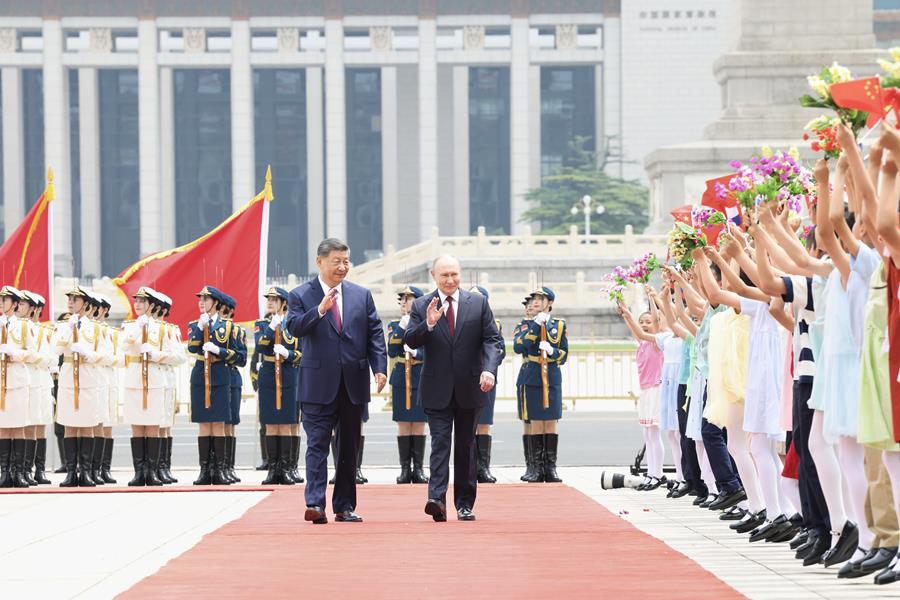 △2026年5月20日上午，习近平主席在北京人民大会堂同来华进行国事访问的俄罗斯总统普京举行会谈。会谈前，习近平主席在人民大会堂东门外广场为普京总统举行欢迎仪式。