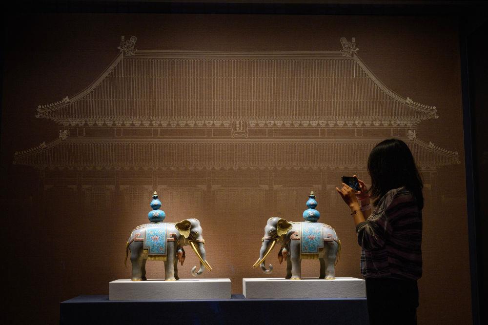 △2025年9月，观众参观&ldquo;百年守护&mdash;&mdash;从紫禁城到故宫博物院&rdquo;展览。